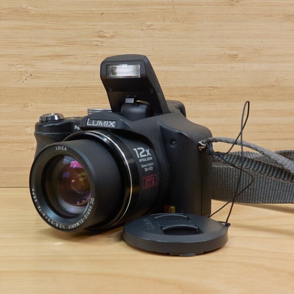 Panasonic Lumix DMC-FZ8 7.2MP Digital Camera, 12x Optical Zoom, Made in Japan - Picture 1 of 8